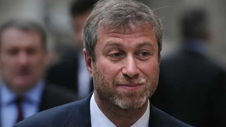 L’ex re di Chelsea e il ponte di rubli: così Abramovich prova a restare a galla