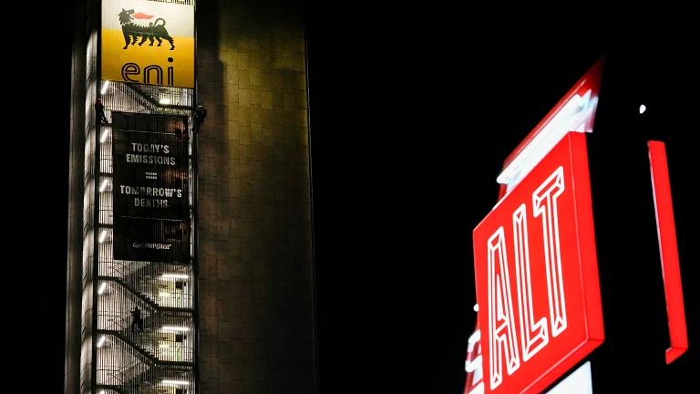 Eni annuncia che manterrà un tetto ai carburanti almeno per altri due mesi, monitorando il mercato