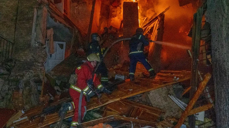 Attacco russo all’università di Rivne, missili balistici colpiscono Kiev