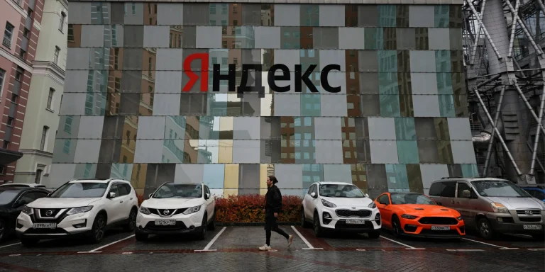 Il silenzio dei bot: dopo i droni su Yandex, la macchina russa della propaganda è davvero a terra?