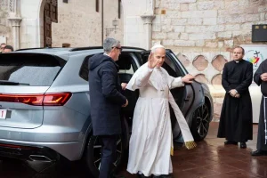 I leader delle fedi ad Assisi con Leone, in preghiera per la pace