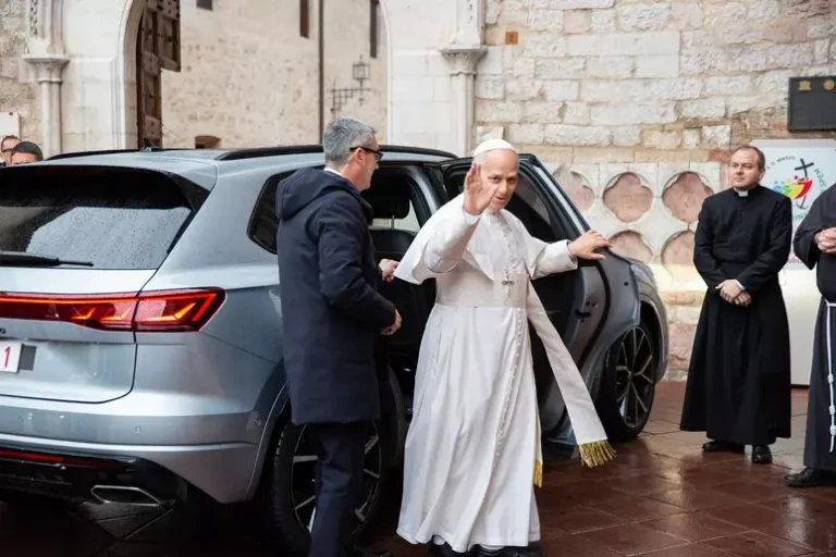 I leader delle fedi ad Assisi con Leone, in preghiera per la pace
