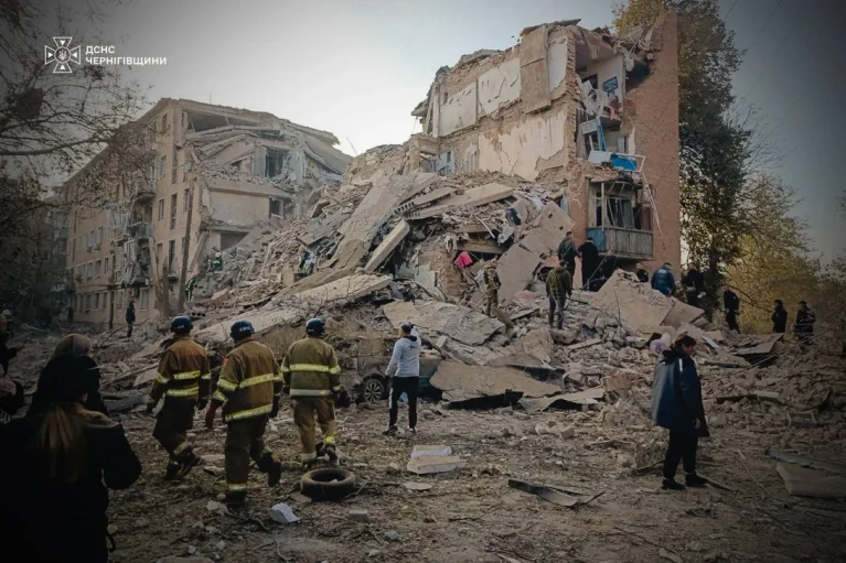 Russi colpiscono edificio a Chernihiv, 4 morti e 20 feriti