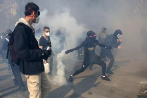 Proteste in Francia, il numero dei fermi salito a 272