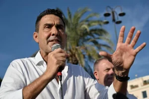 Vannacci: ‘L’Italia è fondata sul lavoro, non sul bivacco’