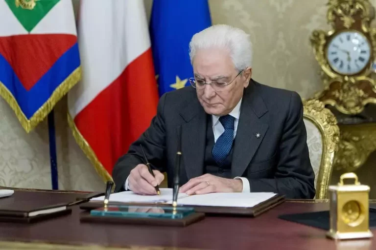 Mattarella emana il decreto legge sulla Scuola