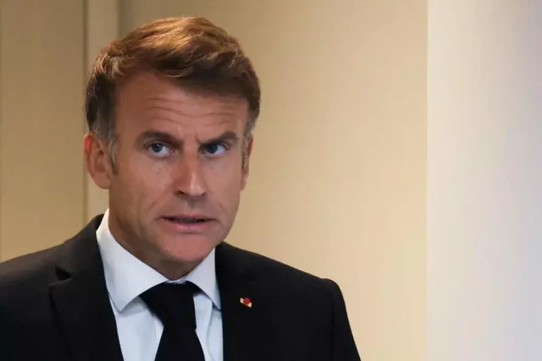 Macron critica ‘carenze’ ordine pubblico ma respinge dimissioni ministro Interno